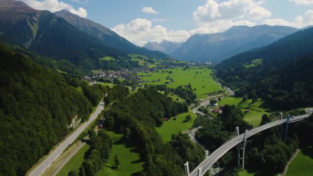 Letecký Pohled Město Madrisa Švýcarsku Slunečného Letního Dne — Stock video