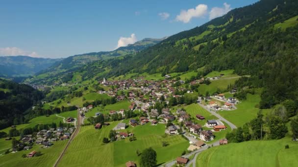 Vue Aérienne Autour Ville Saas Suisse Par Une Journée Ensoleillée — Video