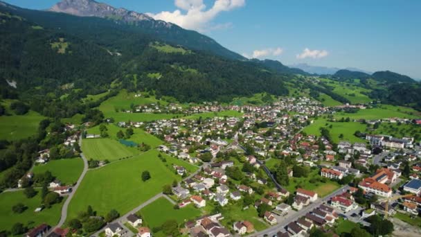 夏天阳光明媚的早晨 瑞士森沃德市周围的空中风景 — 图库视频影像