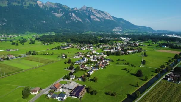 Vista Aérea Torno Cidade Sennwald Suíça Dia Manhã Ensolarado Verão — Vídeo de Stock