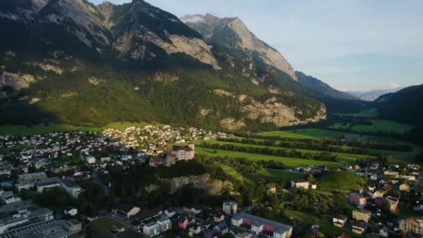 Flygfoto Runt Staden Balzers Lichtenstein Solig Eftermiddag Sommaren — Stockvideo