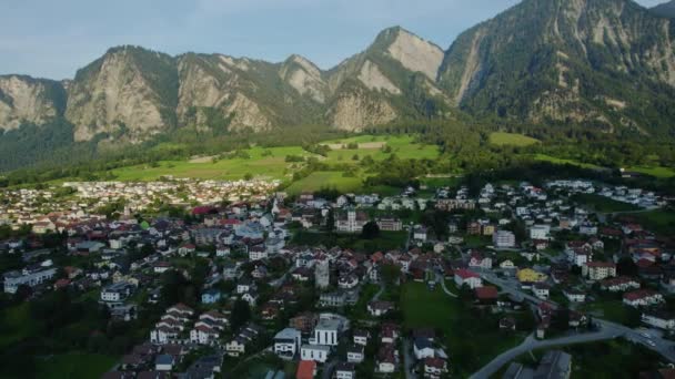 Légi Kilátás Város Körül Zizers Svájcban Egy Napsütéses Napon Nyáron — Stock videók