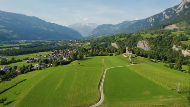 Widok Lotu Ptaka Wokół Wioski Scharans Szwajcarii Słoneczny Dzień Lata — Wideo stockowe