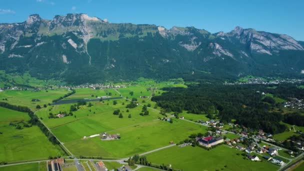 Vista Aérea Torno Cidade Sennwald Suíça Dia Manhã Ensolarado Verão — Vídeo de Stock