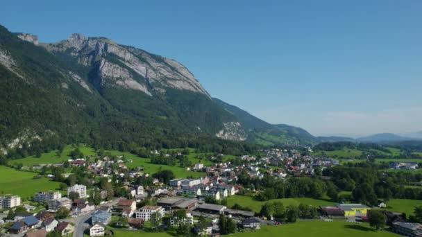 Letecký Výhled Město Sennwald Švýcarsku Slunečného Dne Létě — Stock video