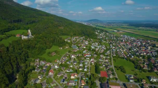 Αεροφωτογραφία Γύρω Από Την Πόλη Oensingen Στην Ελβετία Μια Συννεφιασμένη — Αρχείο Βίντεο
