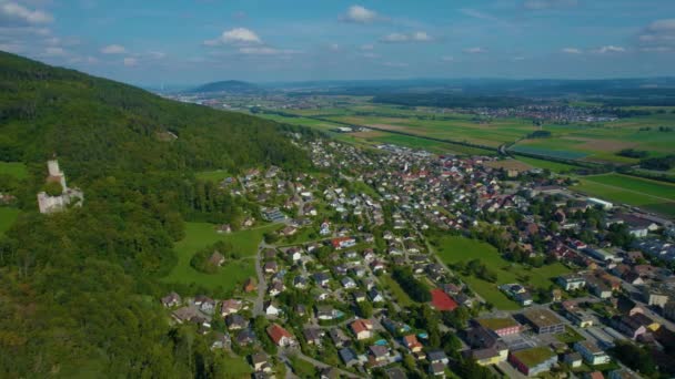 Αεροφωτογραφία Γύρω Από Την Πόλη Oensingen Στην Ελβετία Μια Συννεφιασμένη — Αρχείο Βίντεο