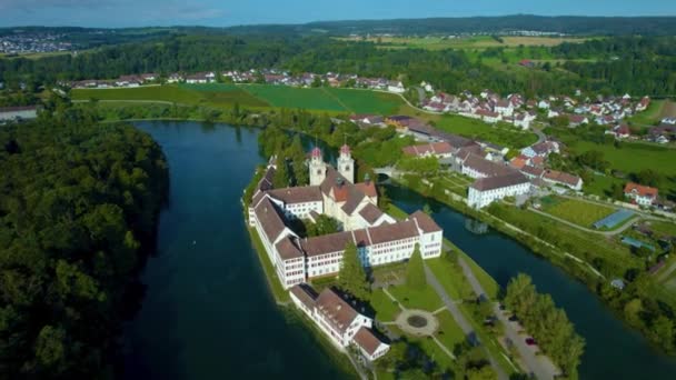 Luchtfoto Van Stad Het Klooster Rheinau Zwitserland Een Zonnige Ochtenddag — Stockvideo