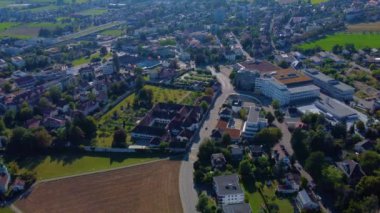 Yazın güneşli bir günde İsviçre 'de Solothurn şehrinin etrafındaki hava manzarası.
