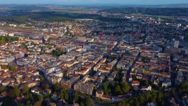 Letecký Pohled Kolem Starého Města Biel Bienne Švýcarsku Slunečného Letního — Stock video