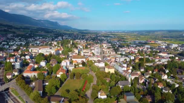 Luftaufnahme Rund Die Altstadt Von Grenchen Der Schweiz Einem Sonnigen — Stockvideo