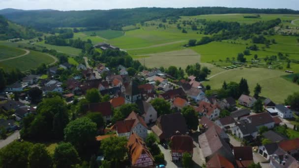 Widok Lotu Ptaka Miasto Dzielnicę Sachsenheim Niemczech Słoneczny Dzień Lata — Wideo stockowe