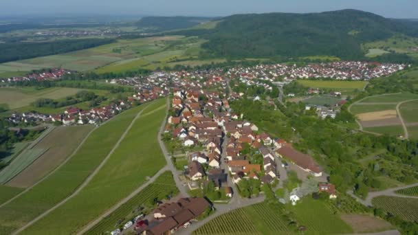 Luftaufnahme Der Stadt Und Des Stadtteils Sachsenheim Einem Sonnigen Sommertag — Stockvideo