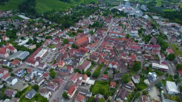 Almanya Nın Eski Oberkirch Kasabasının Hava Manzarası Baharın Bulutlu Bir — Stok video