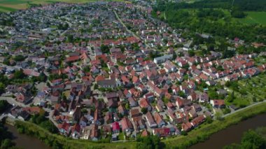Almanya 'da Oberriexingen ve Unterriexingen şehirleri havadan izleniyor. Baharın güneşli bir gününde