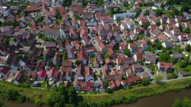 Almanya 'da Oberriexingen ve Unterriexingen şehirleri havadan izleniyor. Baharın güneşli bir gününde