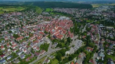 Almanya 'nın Bietigheim-Bissingen kentindeki eski şehrin havadan görüntüsü. Baharın güneşli bir gününde.