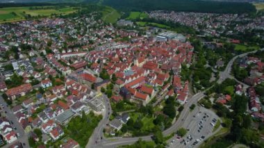 Almanya 'nın Bietigheim-Bissingen kentindeki eski şehrin havadan görüntüsü. Baharın güneşli bir gününde.