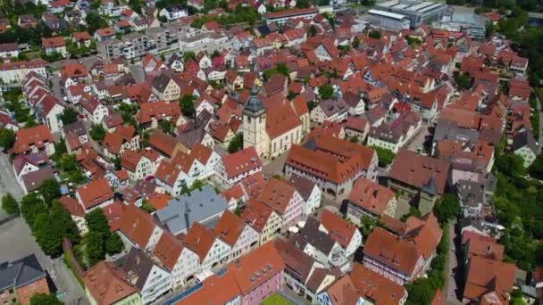 ドイツのBietigheim Bissingenの旧市街の空中ビュー 春の晴れた日には — ストック動画