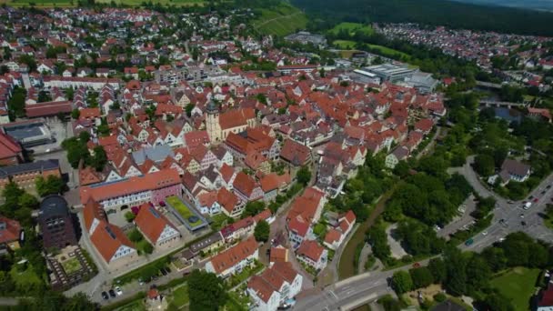 ドイツのBietigheim Bissingenの旧市街の空中ビュー 春の晴れた日には — ストック動画