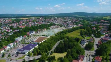Baharın güneşli bir gününde Almanya 'daki Backnang kentinin hava görüntüsü.