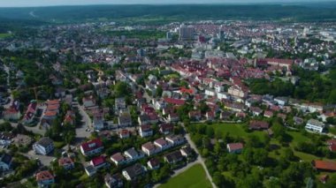 Leonberg şehrinin havadan görünüşü Almanya 'da. Baharın güneşli bir gününde
