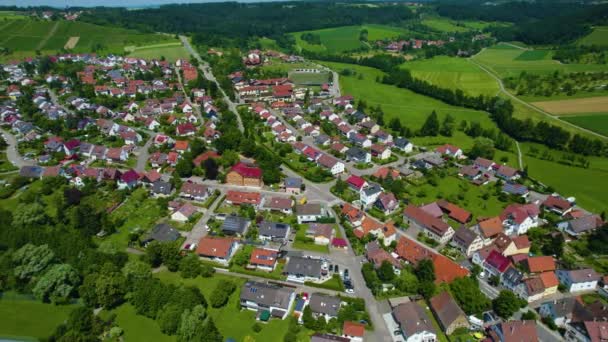 Αεροφωτογραφία Γύρω Από Χωριό Kleinaspach Στη Γερμανία Την Ηλιόλουστη Μέρα — Αρχείο Βίντεο