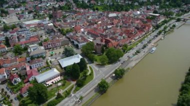 Almanya 'da Eberbach şehrinin etrafındaki hava manzarası. Baharın güneşli bir gününde 