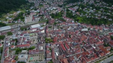 Almanya 'da Eberbach şehrinin etrafındaki hava manzarası. Baharın güneşli bir gününde 