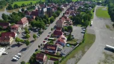 Baharın güneşli bir sabahında Almanya 'daki Bad Wimpfen şehrinin hava manzarası