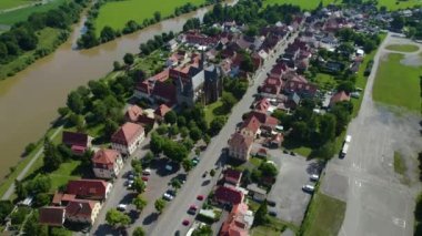 Baharın güneşli bir sabahında Almanya 'daki Bad Wimpfen şehrinin hava manzarası