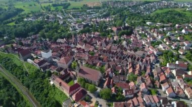Baharın güneşli bir sabahında Almanya 'daki Bad Wimpfen şehrinin hava manzarası