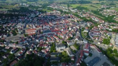 Pfaffenhofen an der Ilm in Germany, Bavyera 'nın güneşli bir bahar günü havadan görünüşü