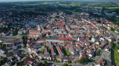 Pfaffenhofen an der Ilm in Germany, Bavyera 'nın güneşli bir bahar günü havadan görünüşü