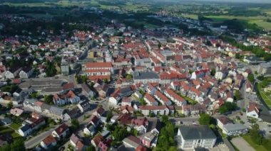 Pfaffenhofen an der Ilm in Germany, Bavyera 'nın güneşli bir bahar günü havadan görünüşü