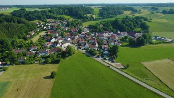Vista Aérea Del Pueblo Haindlfing Alemania Baviera Una Tarde Soleada — Vídeos de Stock