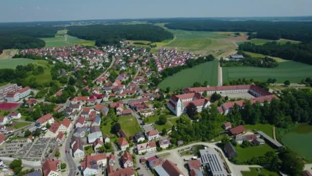 Vista Aérea Cidade Abadia Thierhaupten Alemanha Baviera Dia Ensolarado Primavera — Vídeo de Stock