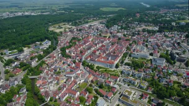 Widok Lotu Ptaka Miasto Guenzburg Niemczech Bawaria Słoneczny Wiosenny Dzień — Wideo stockowe