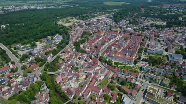 Vista Aérea Cidade Guenzburg Alemanha Baviera Dia Ensolarado Primavera Meio — Vídeo de Stock