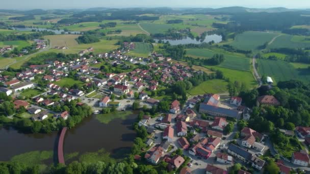 Αεροφωτογραφία Γύρω Από Χωριό Wiesenfelden Στη Γερμανία Βαυαρία Ένα Ηλιόλουστο — Αρχείο Βίντεο