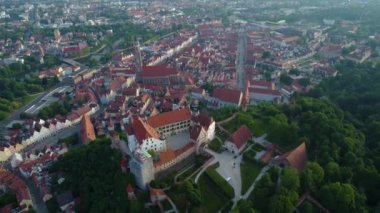  Baharın güneşli bir sabahında Almanya 'nın eski Landshut kasabası, Bavyera çevresindeki hava manzarası..
