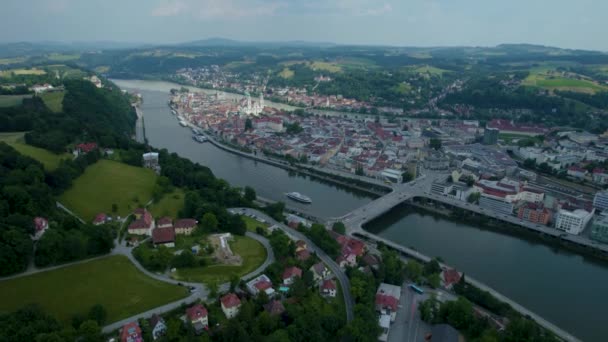 Flygfoto Runt Staden Passau Tyskland Bayern Solig Eftermiddag Våren — Stockvideo