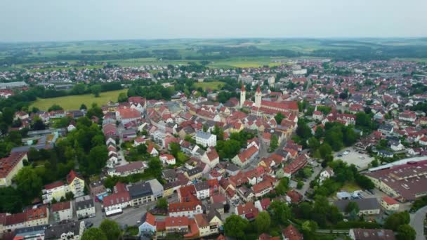 Légi Kilátás Körül Egy Város Németországban Bajorország Egy Napsütéses Délután — Stock videók