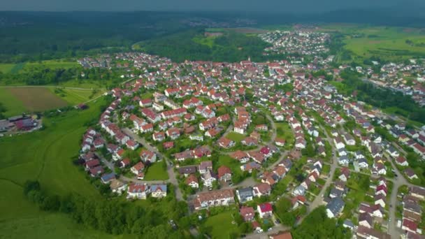在一个阳光灿烂的下午 德国巴伐利亚一个城市周围的空中景观 — 图库视频影像