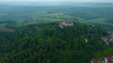 Baharda güneşli bir günde Almanya 'da bir şehrin, Bavyera' nın havadan görünüşü.
