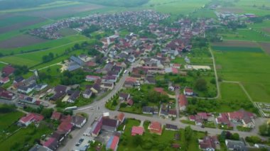 Baharda güneşli bir günde Almanya 'da bir şehrin, Bavyera' nın havadan görünüşü.