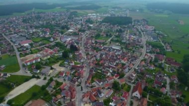 Baharda güneşli bir günde Almanya 'da bir şehrin, Bavyera' nın havadan görünüşü.