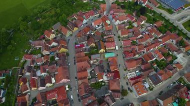 Baharda güneşli bir günde Almanya 'da bir şehrin, Bavyera' nın havadan görünüşü.
