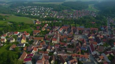 Baharda güneşli bir günde Almanya 'da bir şehrin, Bavyera' nın havadan görünüşü.
