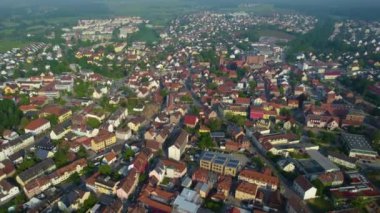Baharda güneşli bir günde Almanya 'da bir şehrin, Bavyera' nın havadan görünüşü.